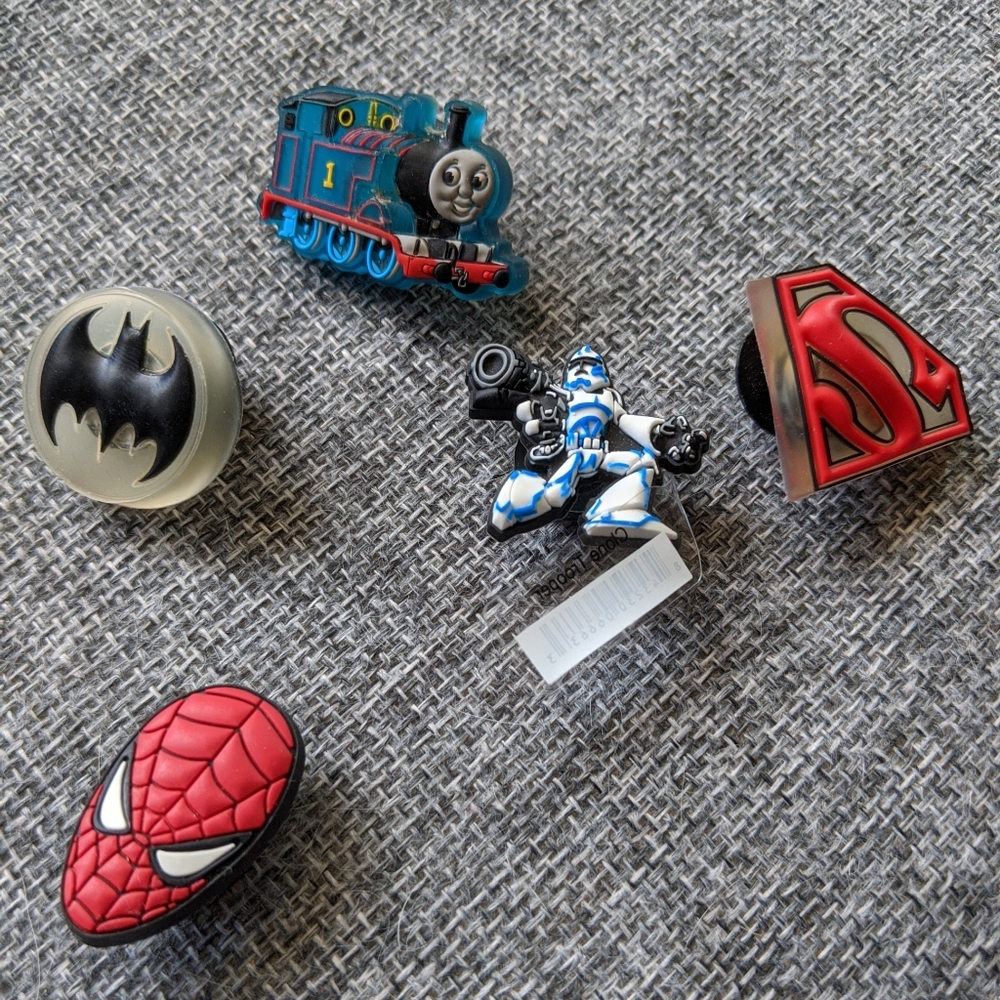 Mixed lot of Crocs jibits Captain Rex